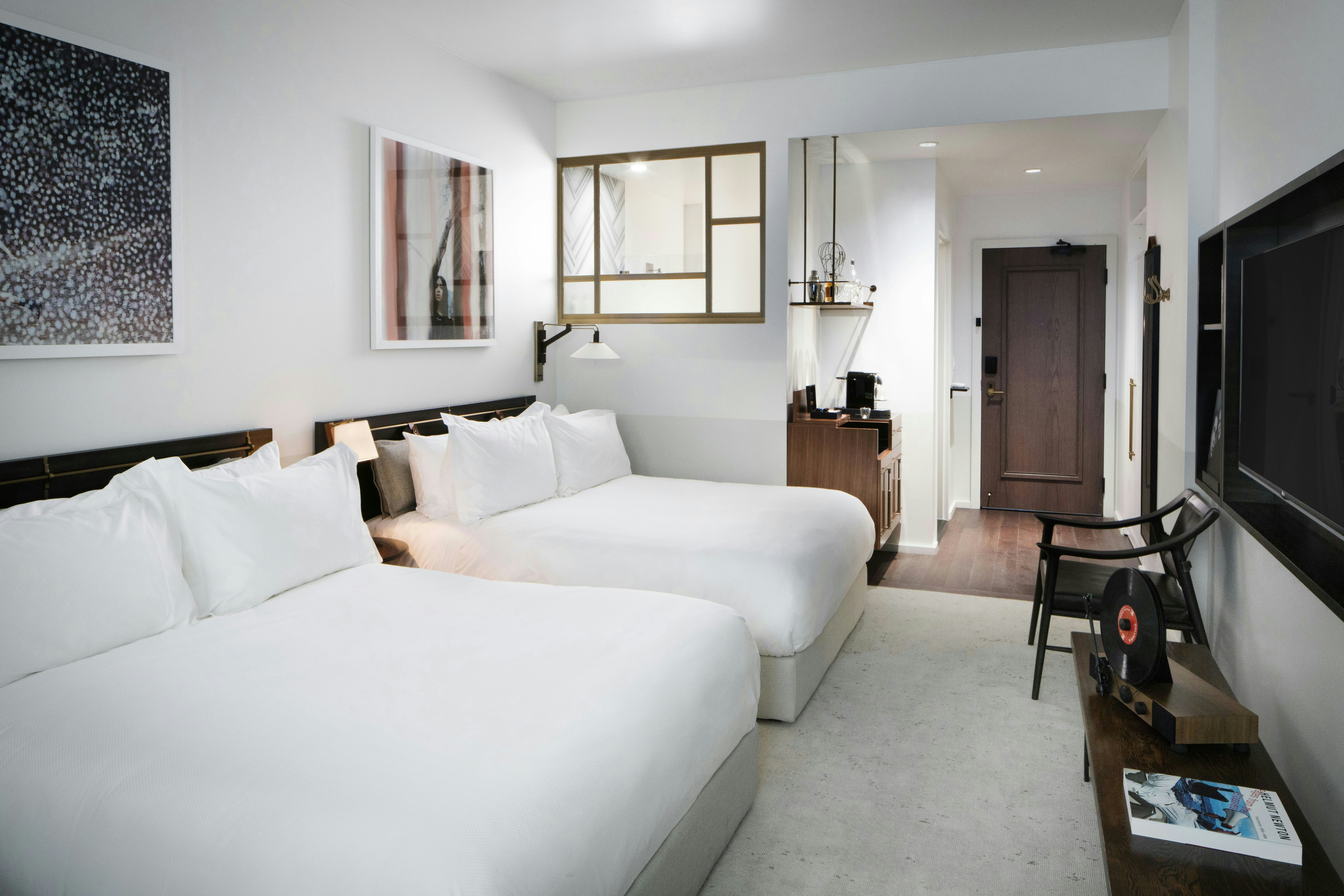 GREAT, 2 QUEEN BEDS