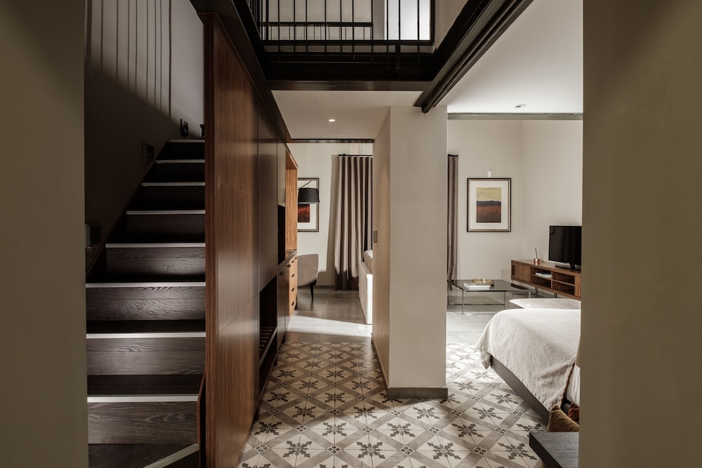1926 Le Parisot Boutique Suites 8/36
