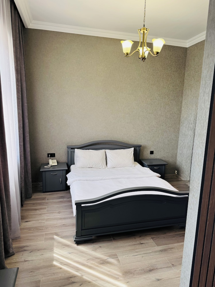 Capital Hotel 22/68