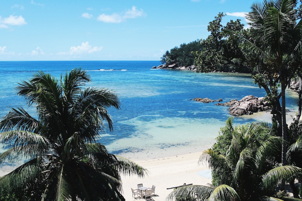 CROWN BEACH HOTEL 40/50