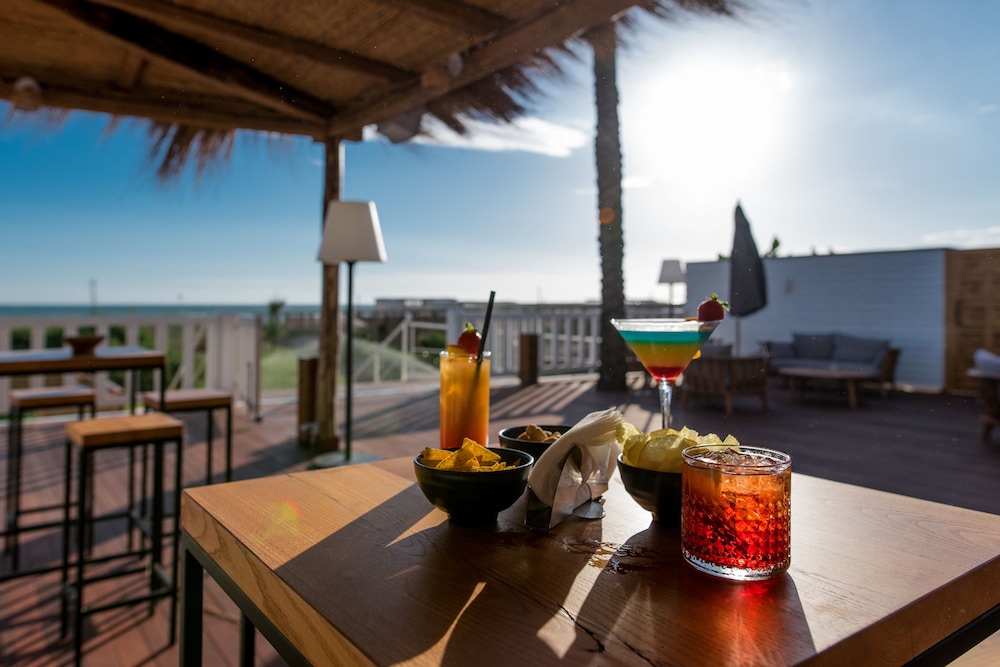 Cumeja Beach Club Hotel 37/52