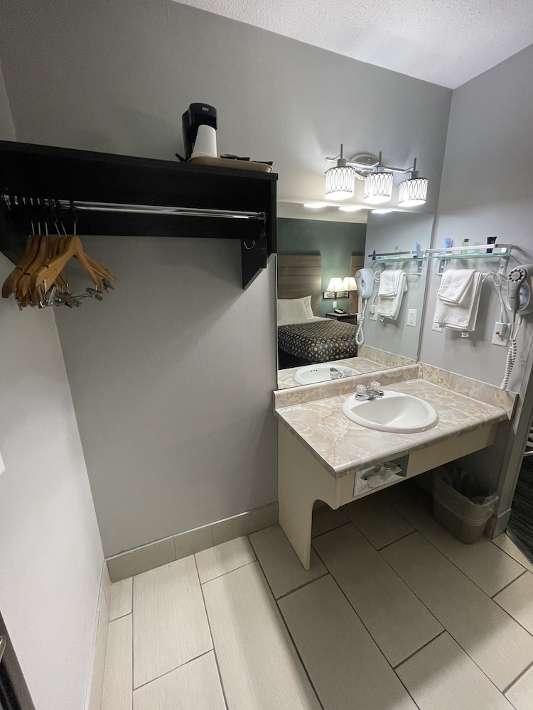 Countryside Inn and Suites Council Bluffs 57/57