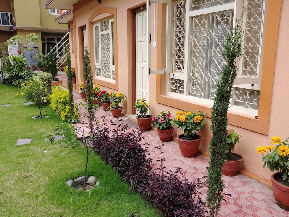 Hotel Aarya Khasti 28/33