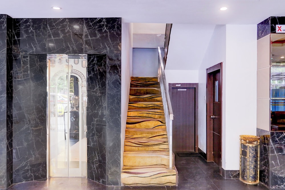 RedDoorz Premium near Grand Batam Mall 42/50