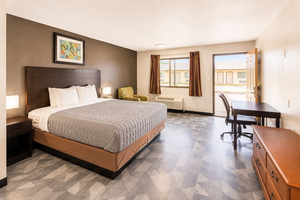 Freer Executive Inn and Studios by OYO 10/44