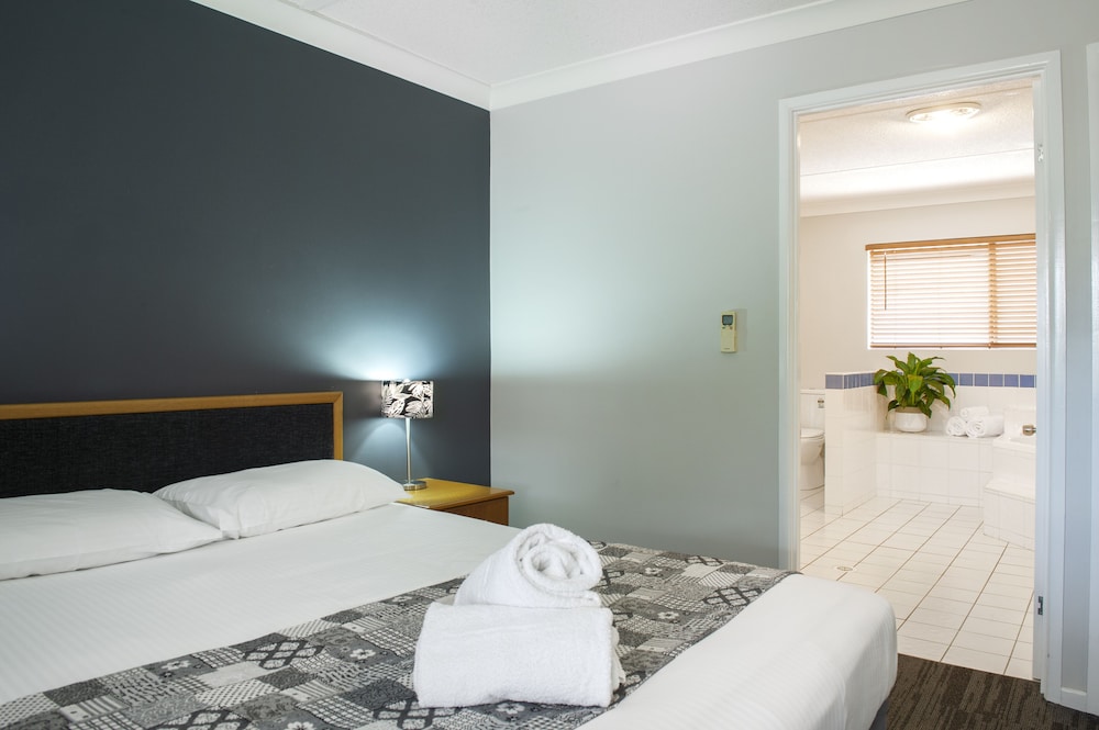 IPSWICH COUNTRY MOTEL 29/49