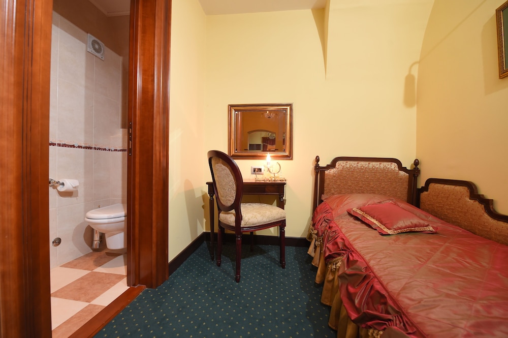 Hotel Leopold I 10/74