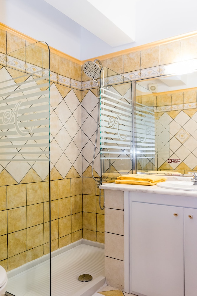 Andreolas Luxury Suites 9/72
