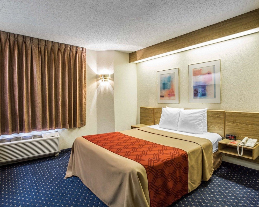 Econo Lodge Denver International Airport 13/37
