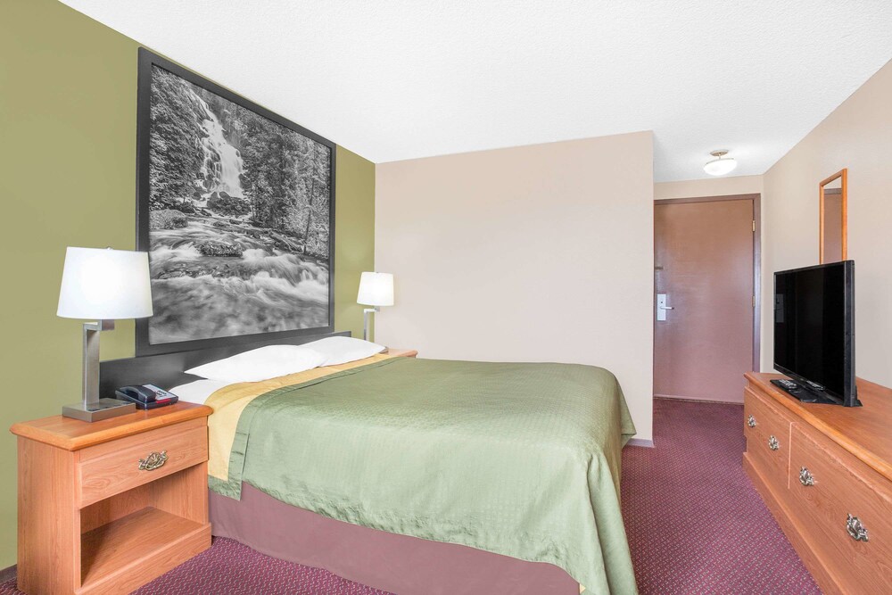Super 8 By Wyndham Riverton 3/11
