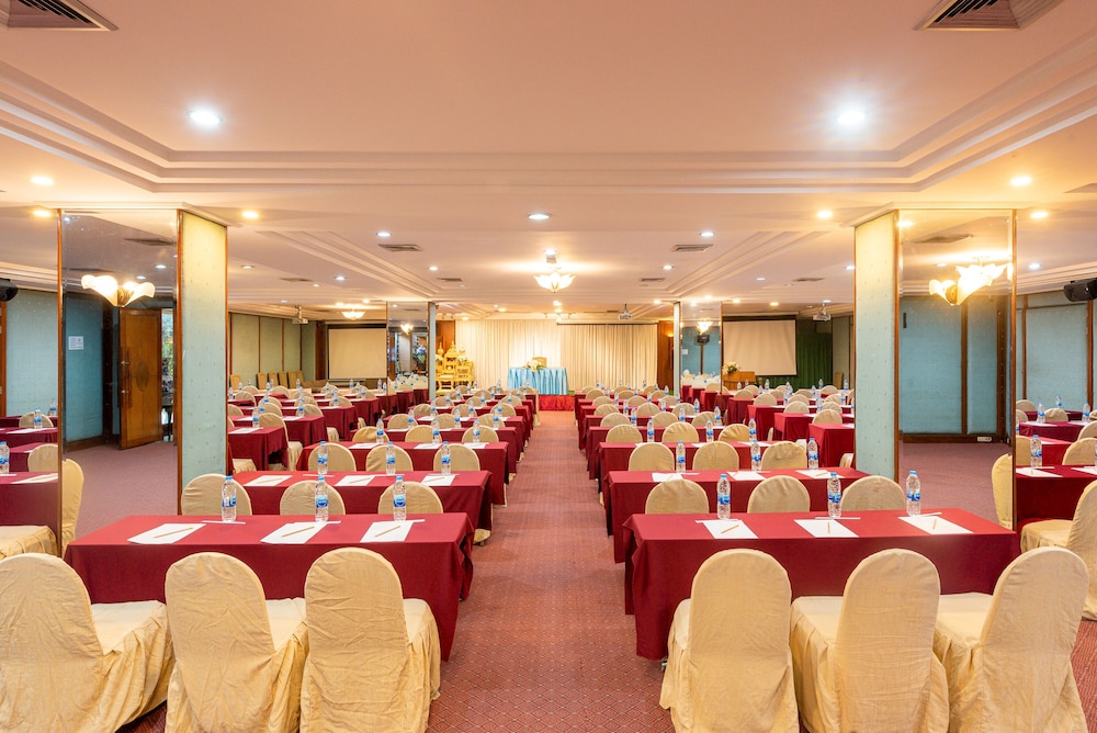 Nonthaburi Palace Hotel 59/66