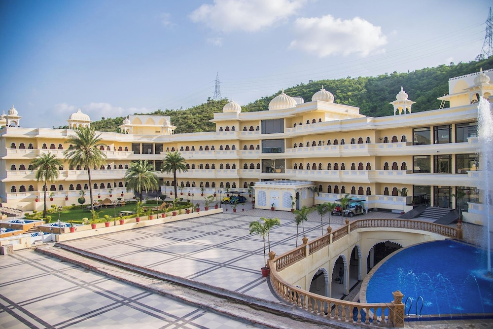 HOTEL LABH GARH PALACE 37/55