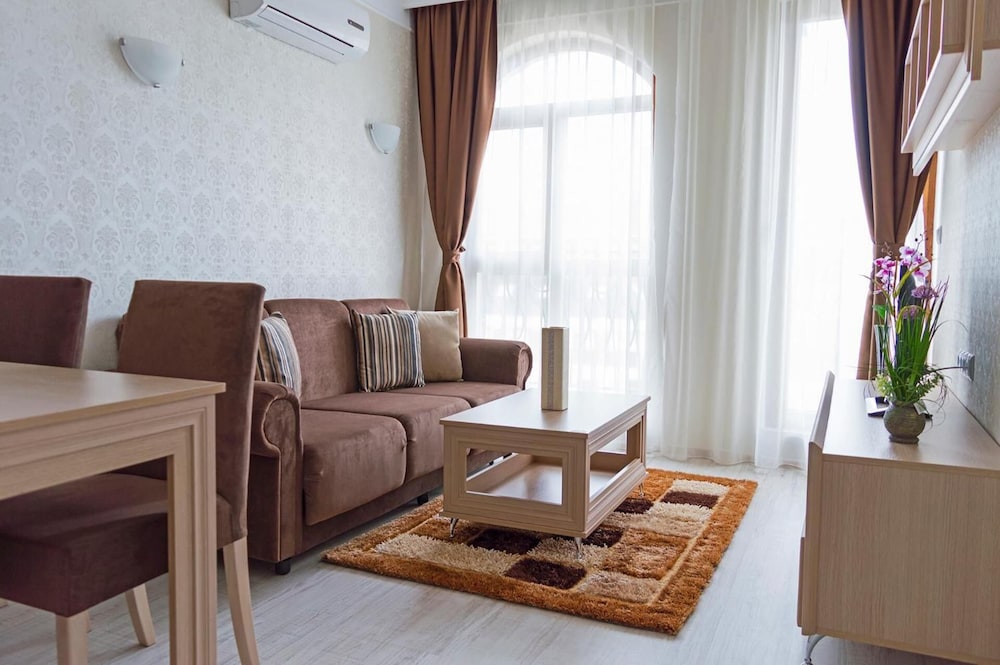 Harmony Suites 10 21/42