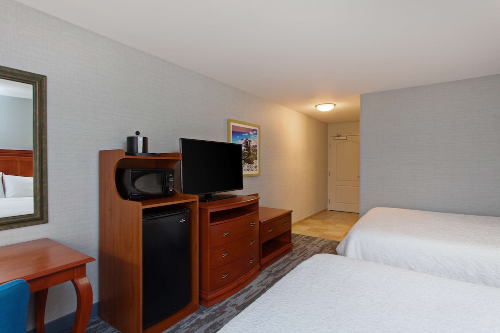 Hampton Inn and Suites Clovis Airport North 19/50