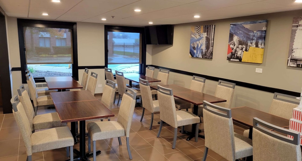 Best Western Chicago Downers Grove 28/42