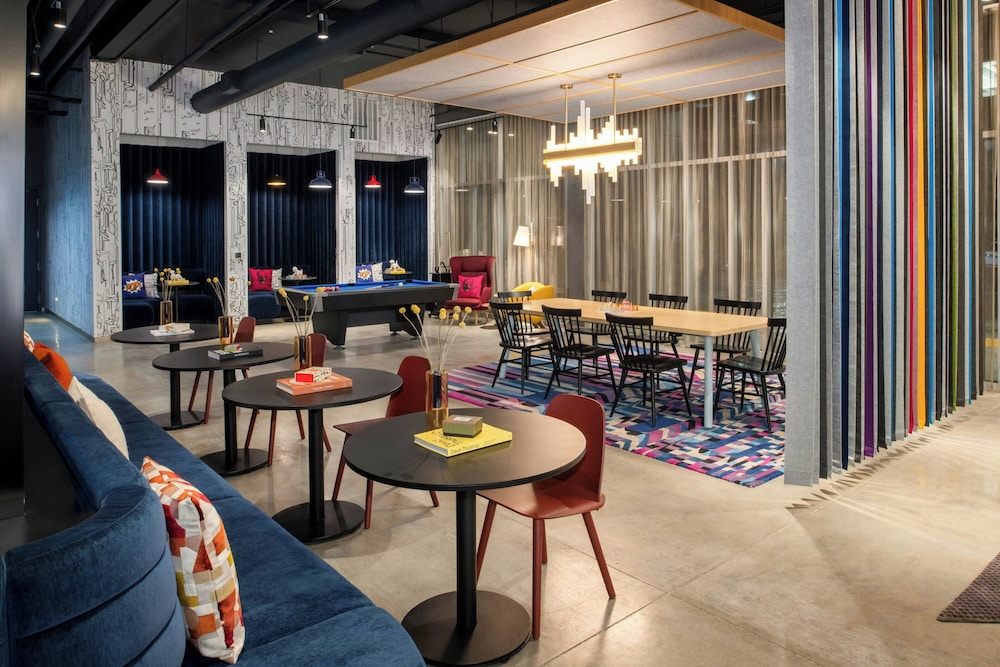 Aloft Sacramento Airport Natomas 33/43