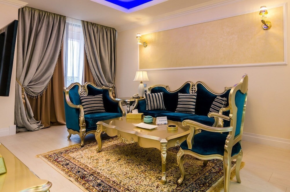 Phoenicia Royal 38/50