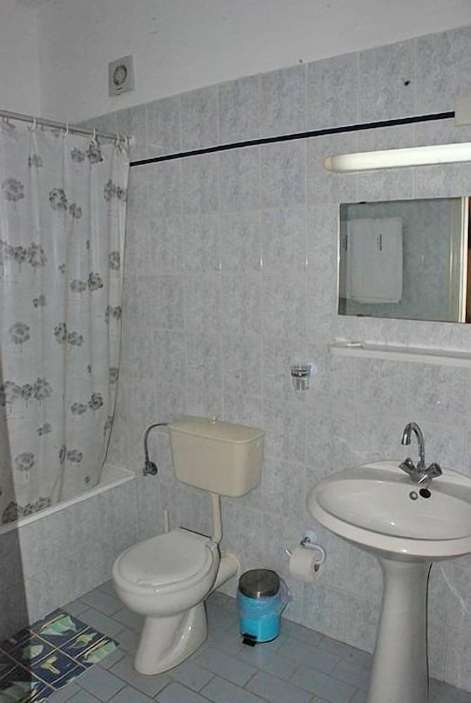Paramonas Hotel 49/50