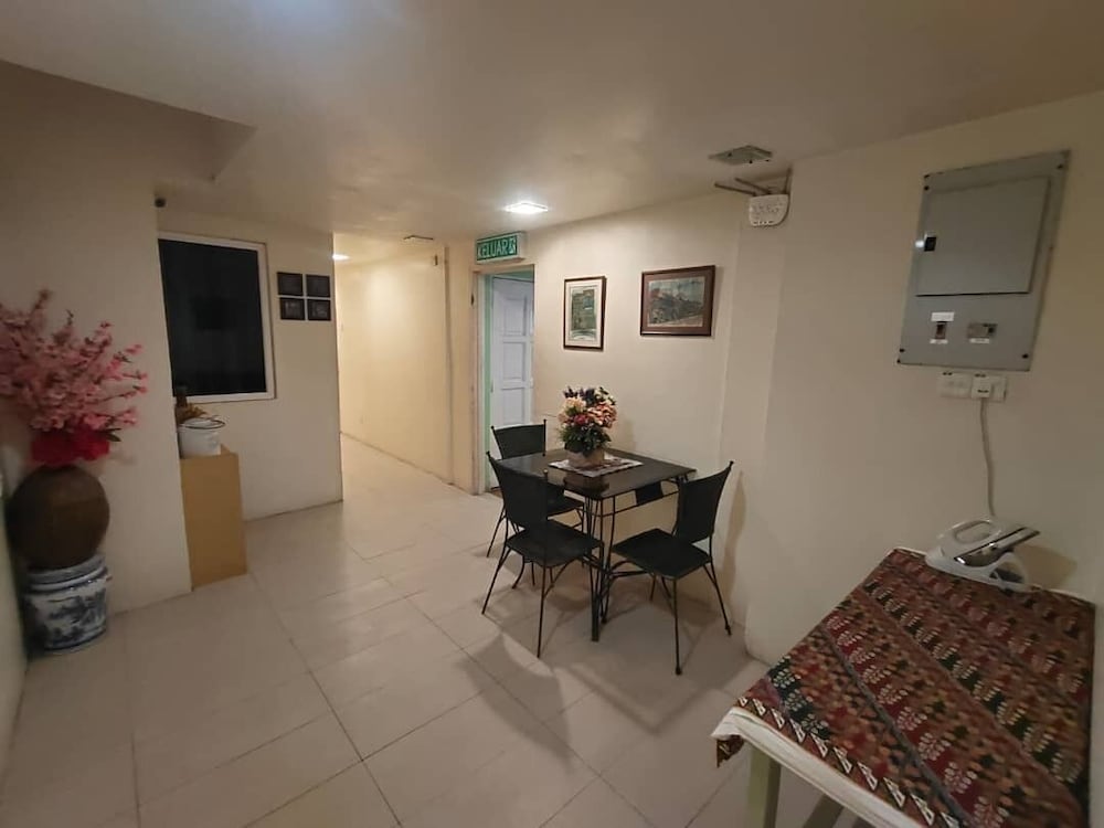 Johan Travellers Lodge 27/42