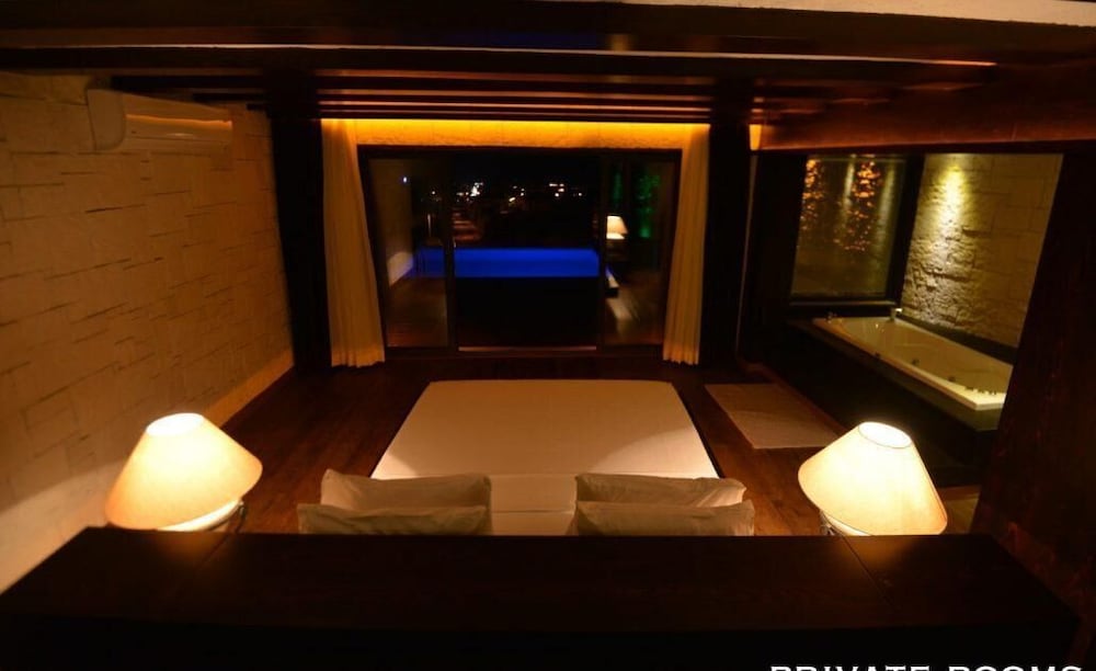 Manaspark Deluxe Hotel 41/50