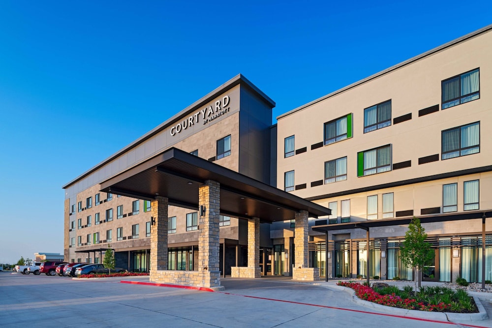 Courtyard by Marriott Dallas Grand Prairie 1/44