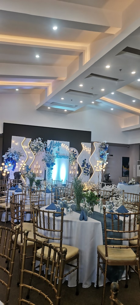 Palette Angeles, Clark International Airport, Formerly Boss Hotel 60/61