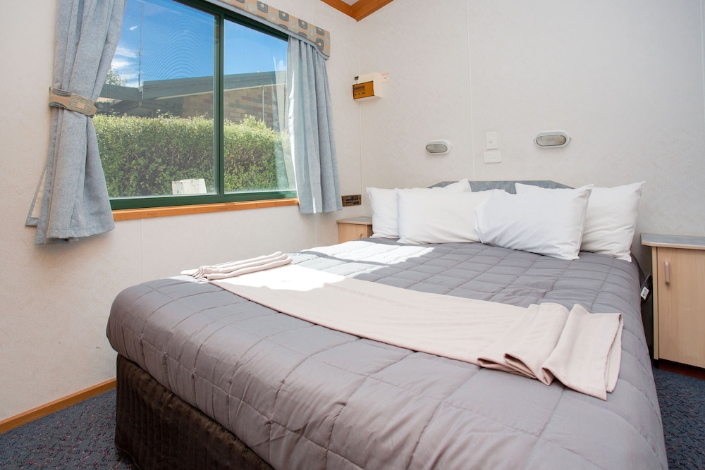 EUREKA STOCKADE HOLIDAY PARK 26/80