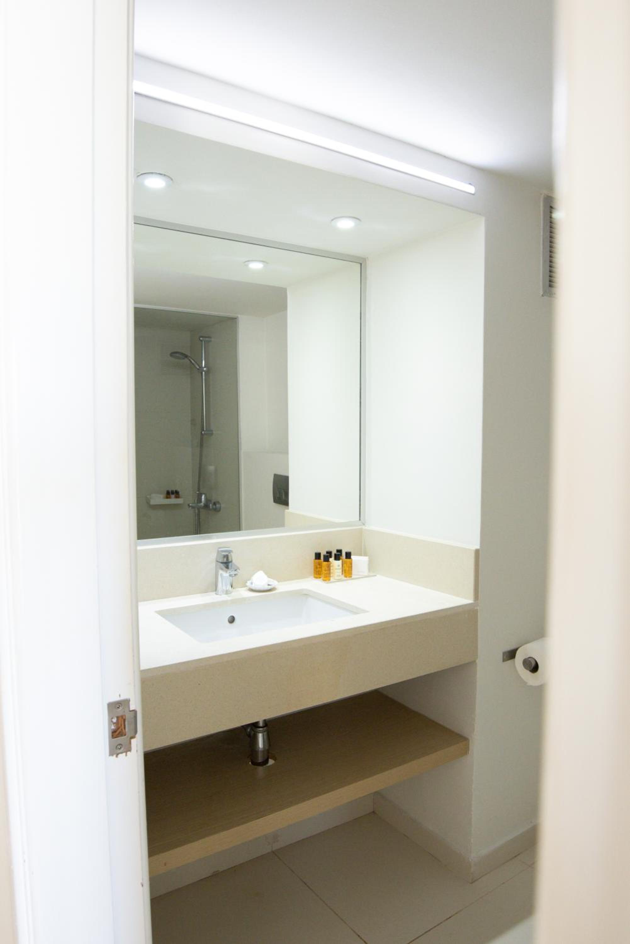 Standard, Triple, Single Bed, Lateral Side Sea View، Sandy Beach Hotel & Spa 8/9