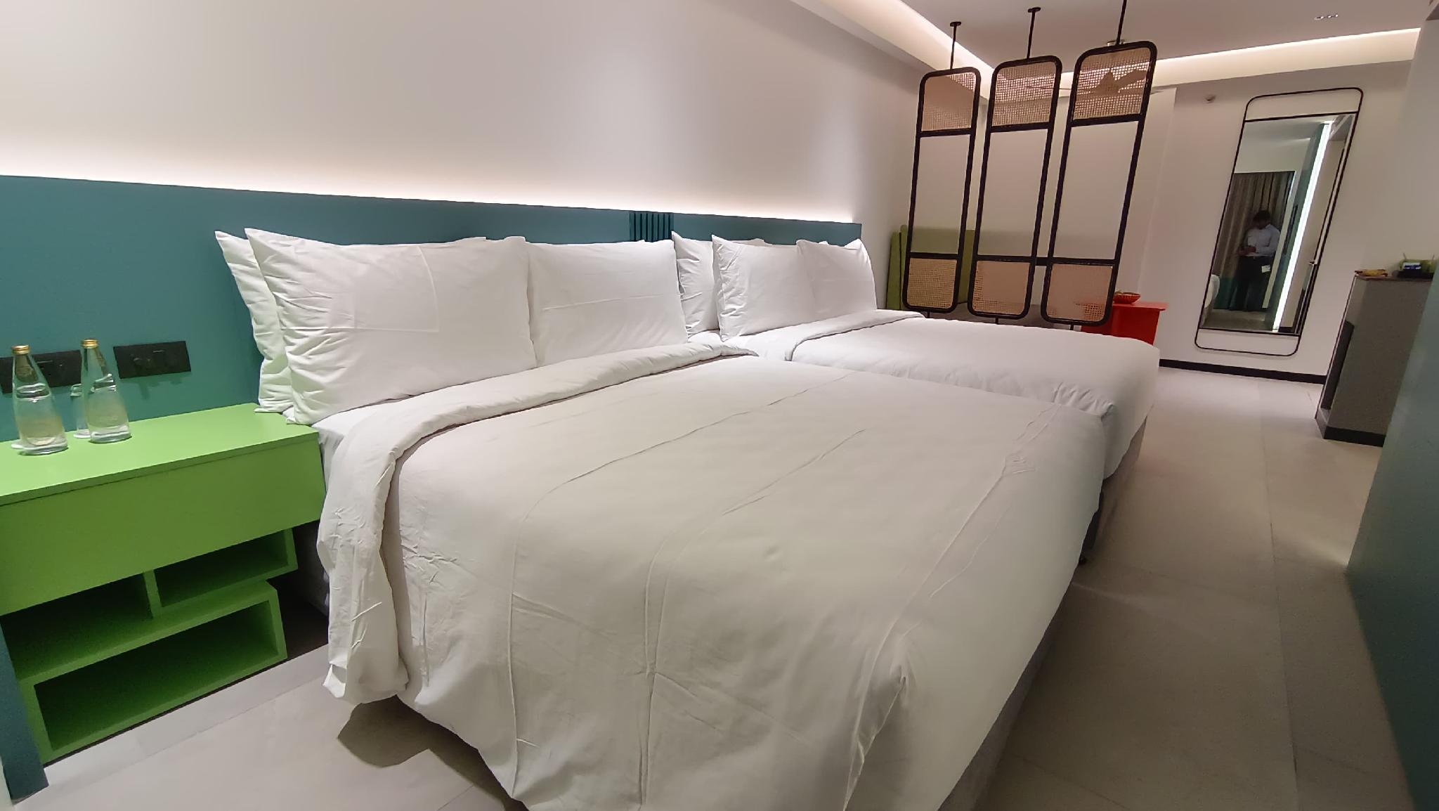 Suite, Queen Bed