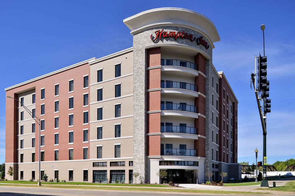 HAMPTON INN CEDAR FALLS DOWNTOWN IA