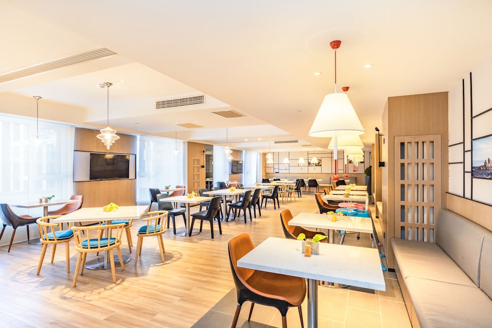 Atour Hotel Qingdao Airport Century Park 21/27