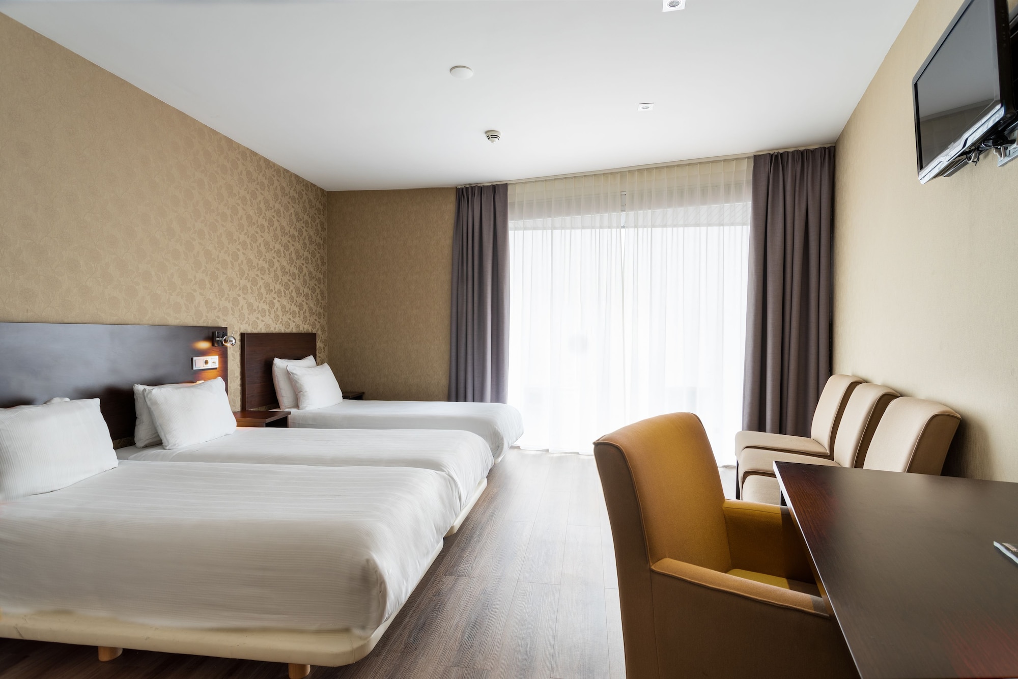 ROOM, TRIPLE