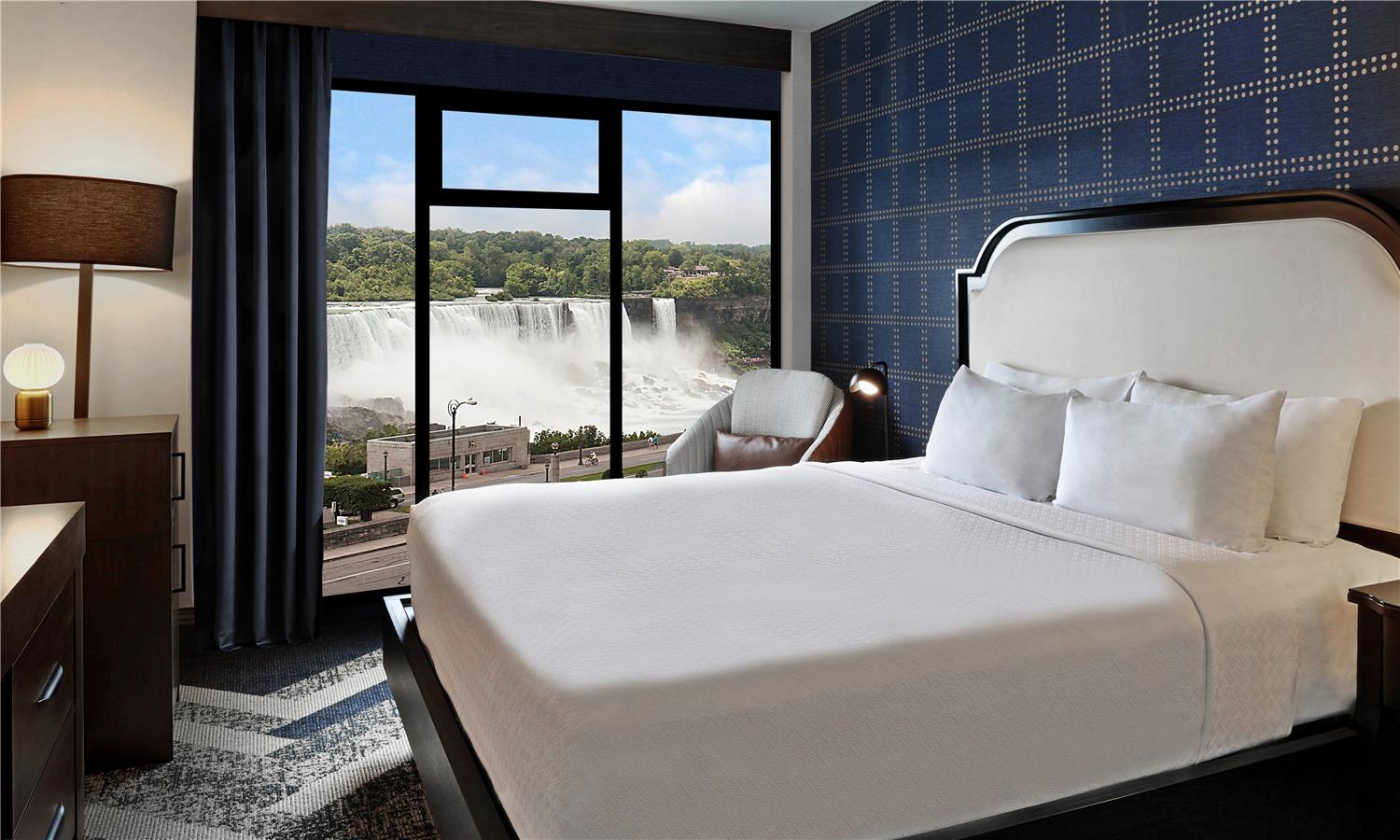 Room, Queen Bed, Falls View