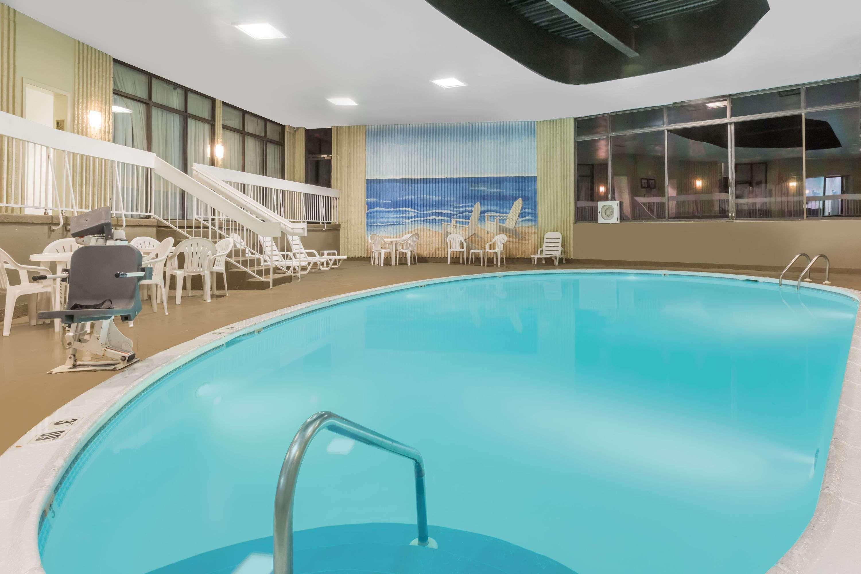 Clarion Hotel & Suites Mount Laurel 5/12
