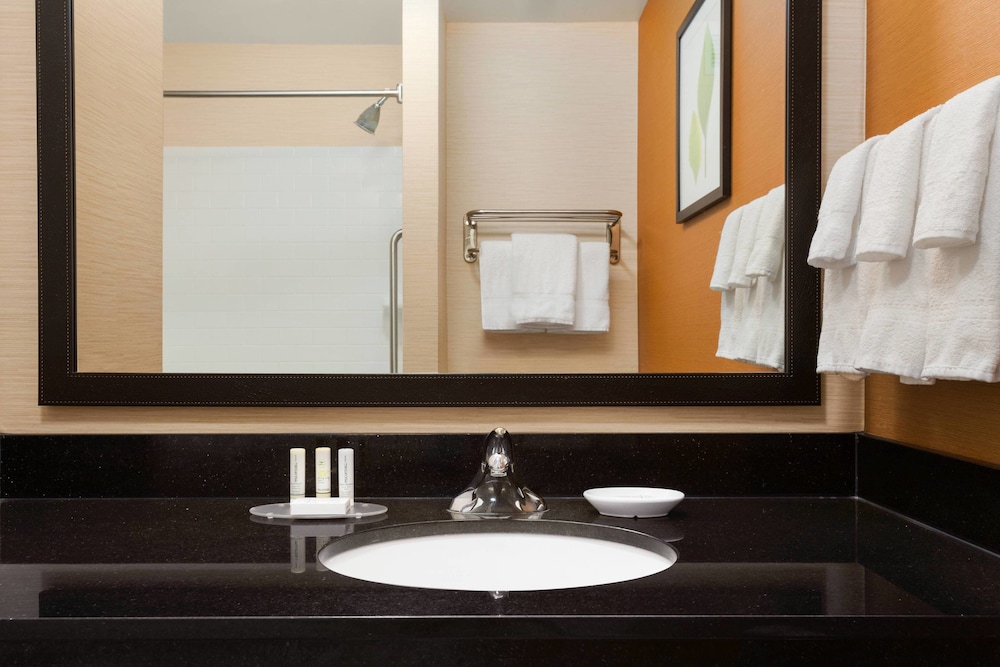 Fairfield Inn Suites Weirton 26/26