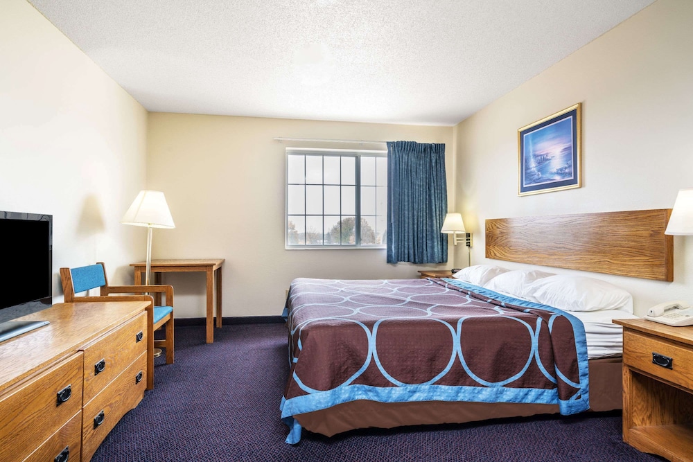 Super 8 By Wyndham Neillsville Wi 6/22