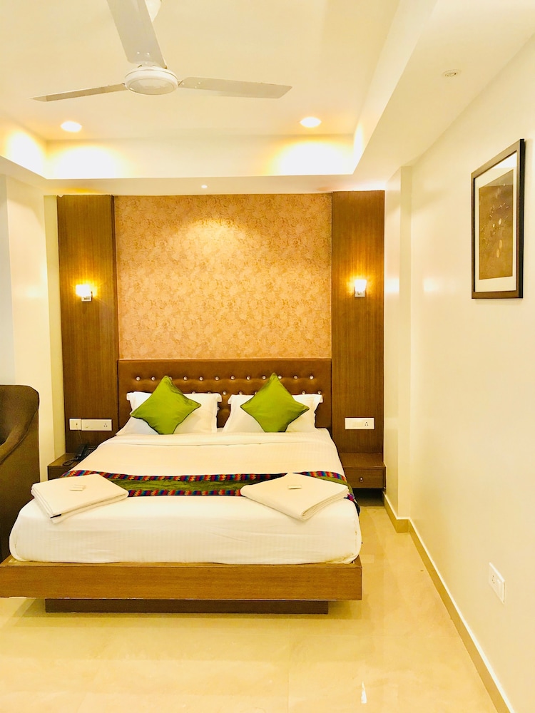 Regalia Inn & Suites 6/37