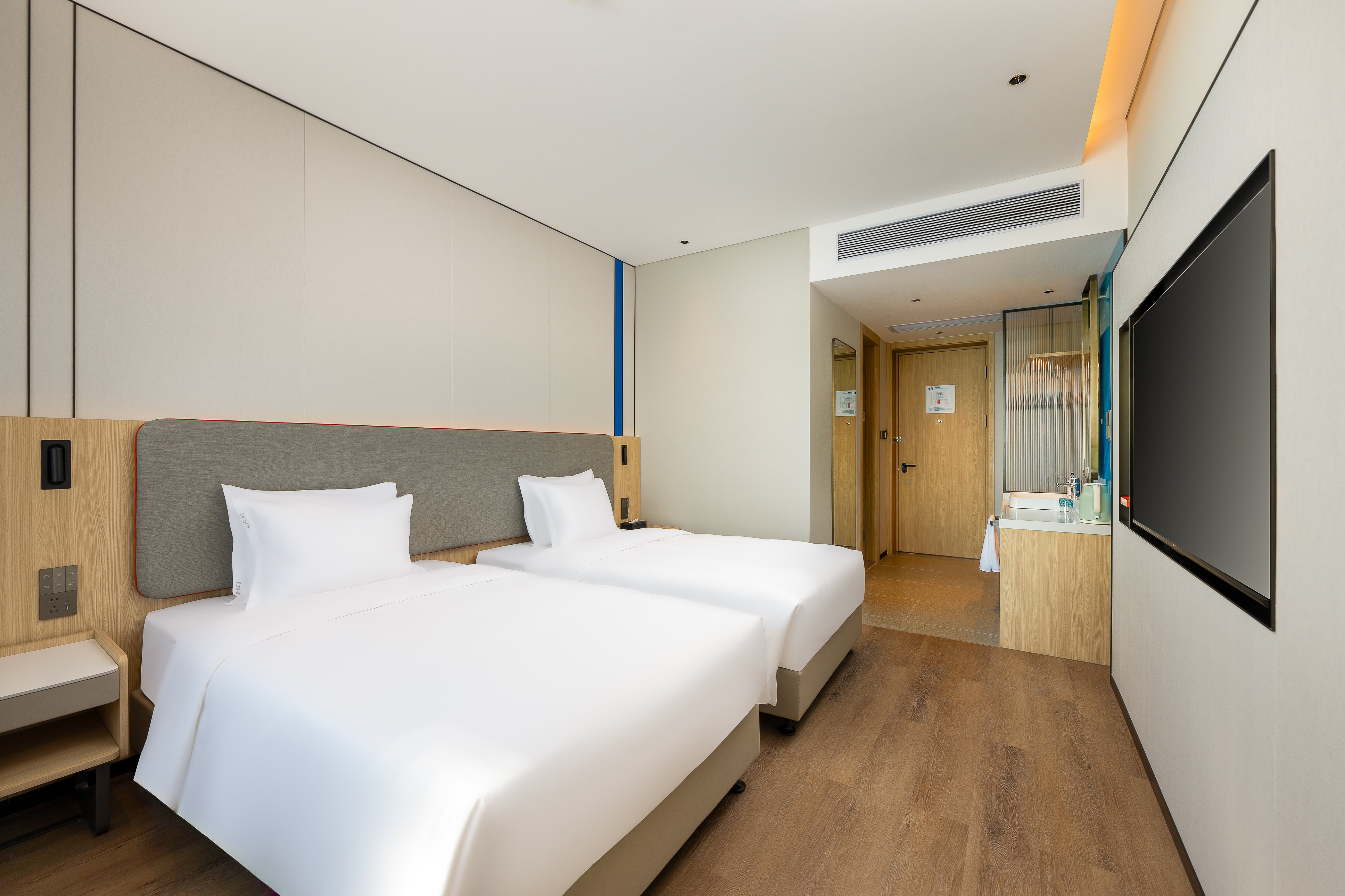 Holiday Inn Express Zhanjiang Coast 12/41