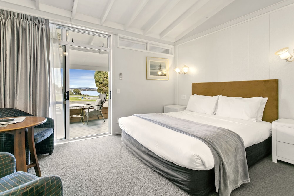 DELUXE, STUDIO, QUEEN BED, HOT TUB, GROUND FLOOR