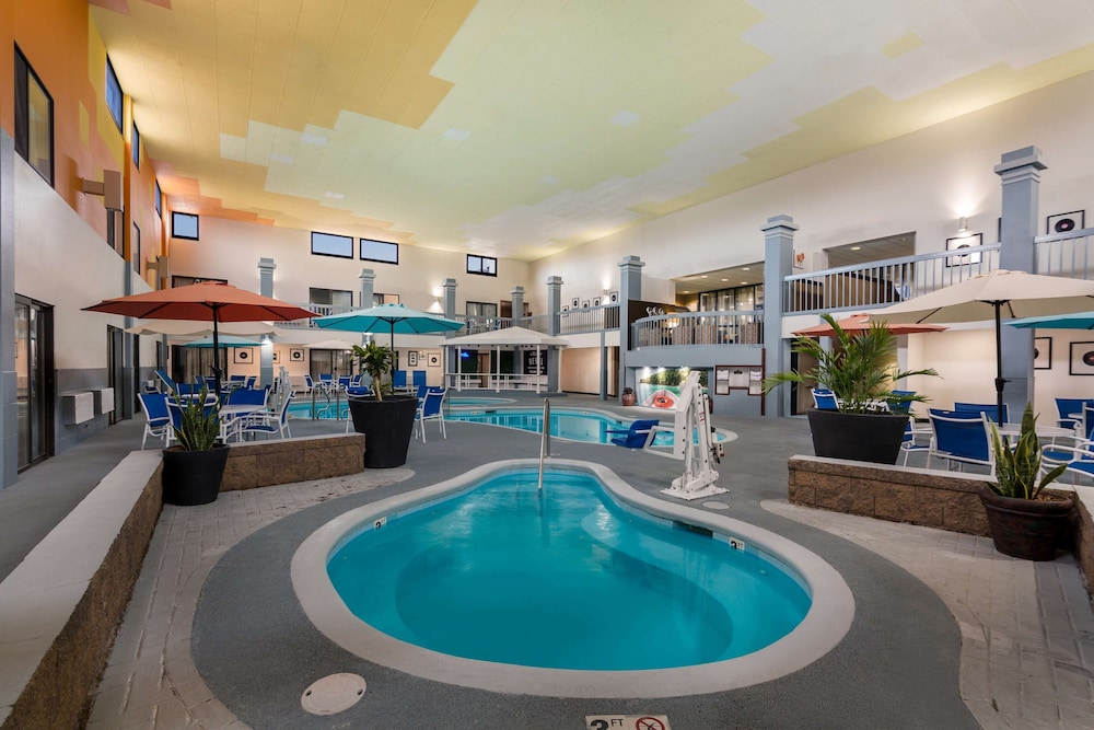 Revel Hotel Minot, SureStay Collection by Best Western 41/66