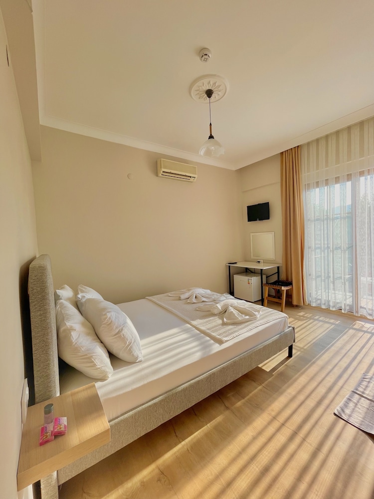 Cennet Hotel 8/46