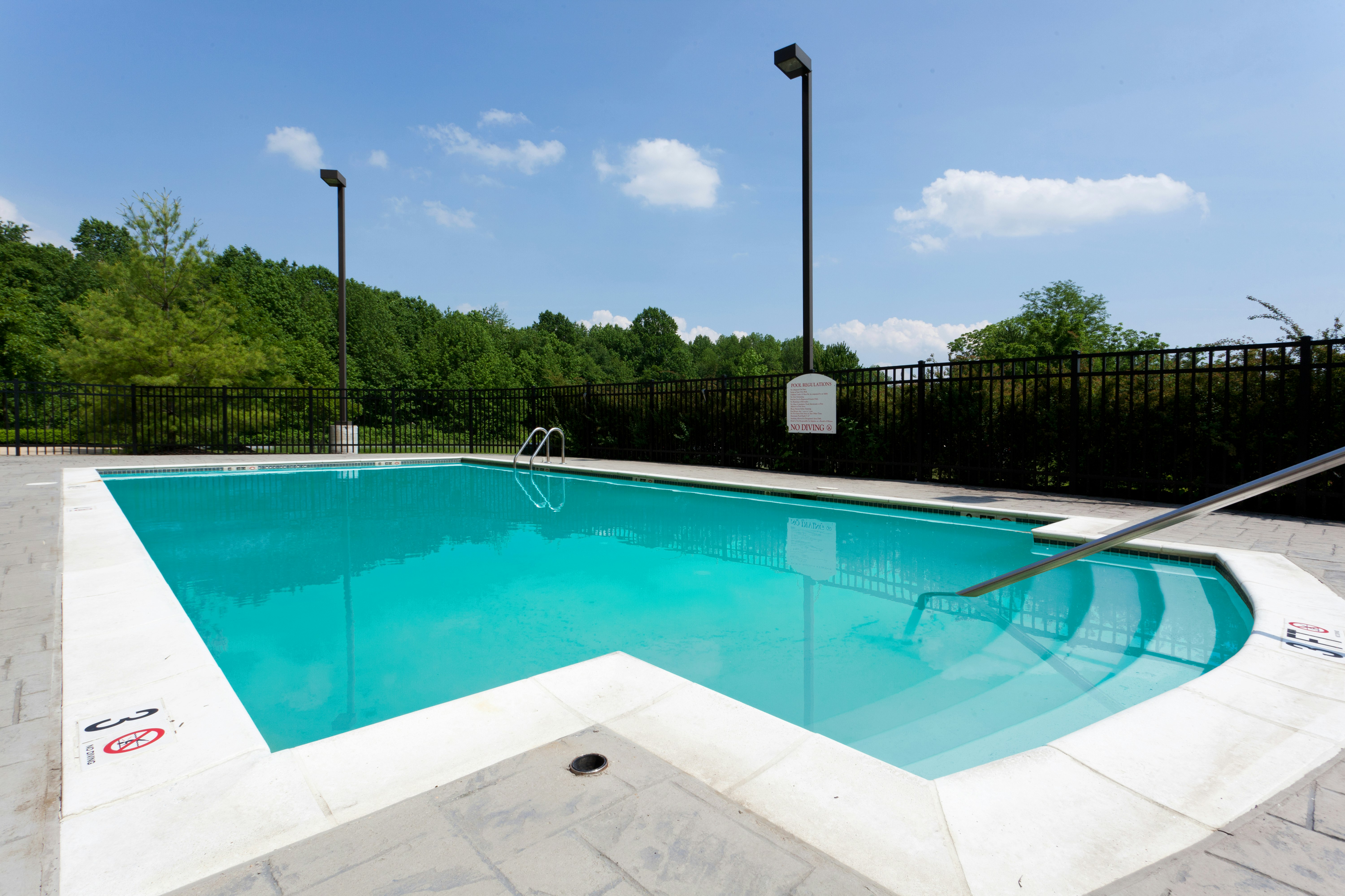 Holiday Inn Express & Suites North East 35/53