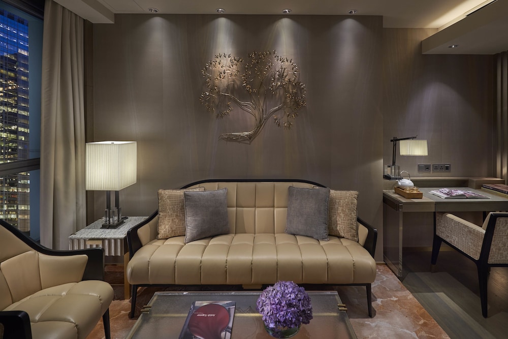 Mandarin Oriental The Landmark, Hong Kong 31/75