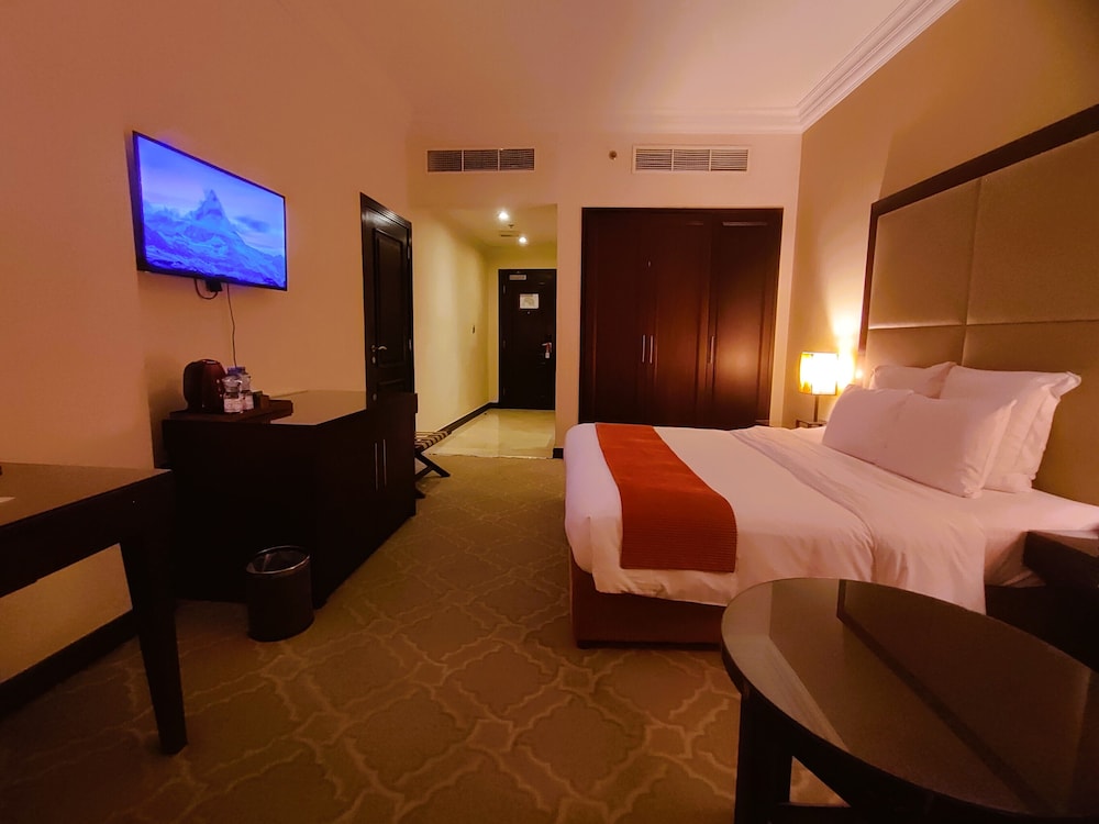 Grand Regal Hotel 12/60