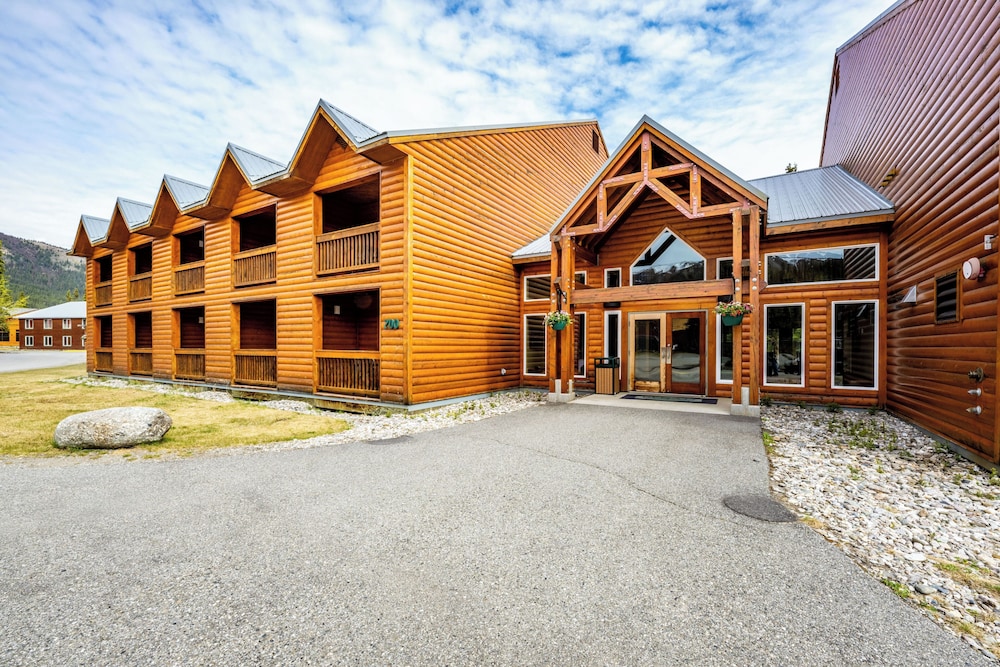 Denali Park Village 24/27
