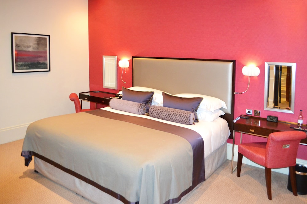 1 BEDROOM, KINGS, DELUXE, SUITE