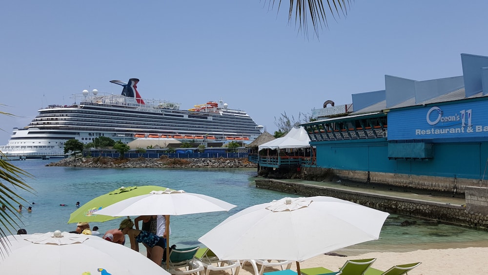 Ocho Rios Villa At Coolshade Iv 47/50