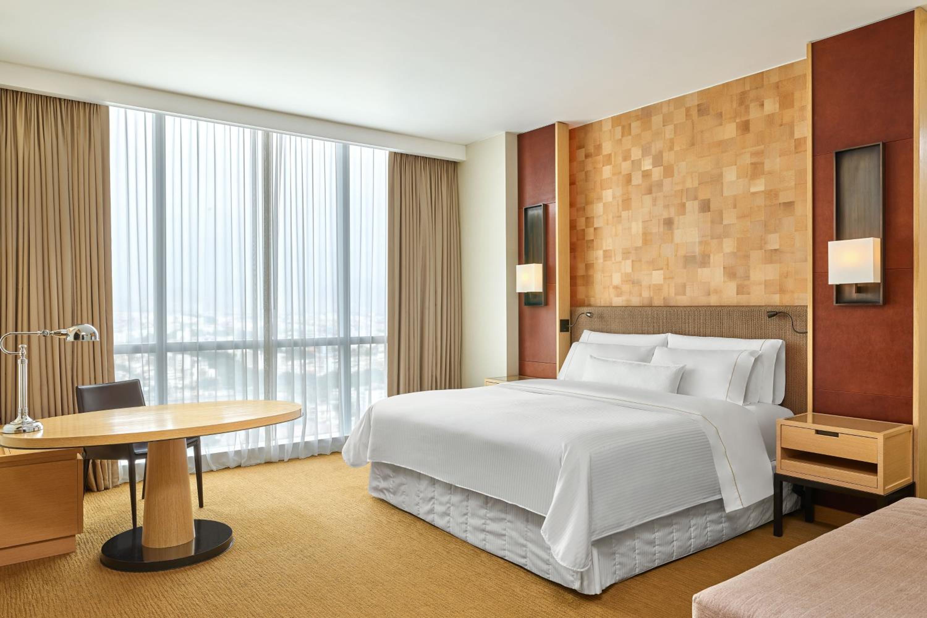 Grand, Guest Room, Deluxe, King Bed, Middle Floor