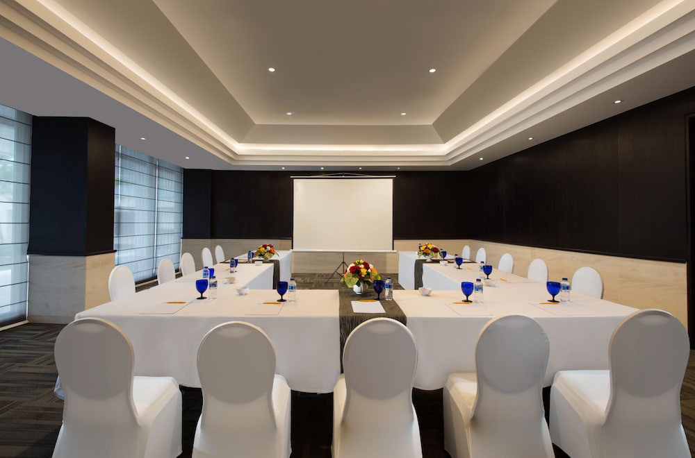 Delonix Hotel Karawang 43/55