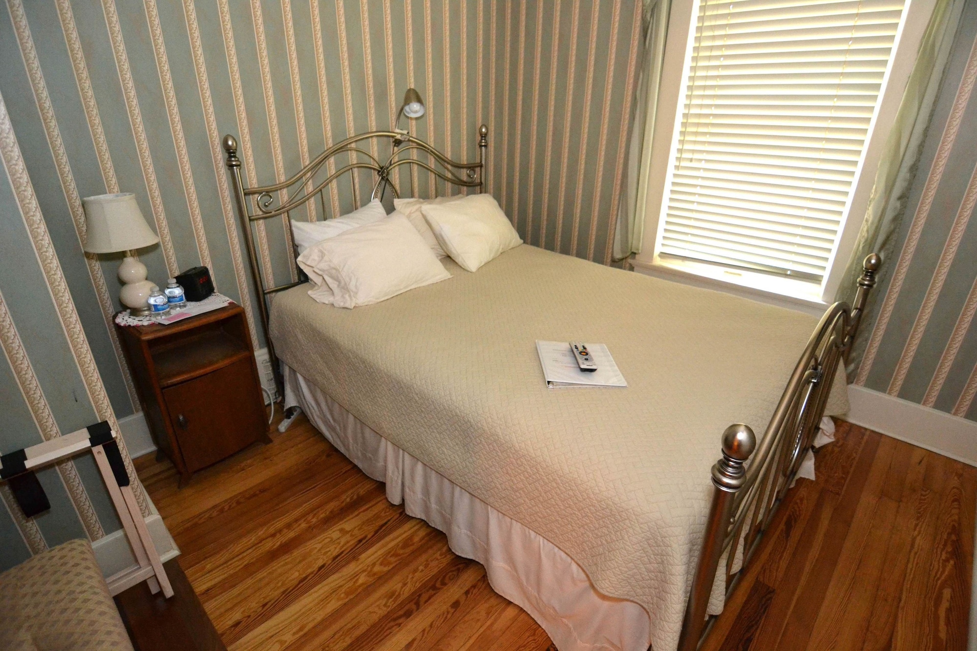 Garden, Queen Bed, Private Bathroom
